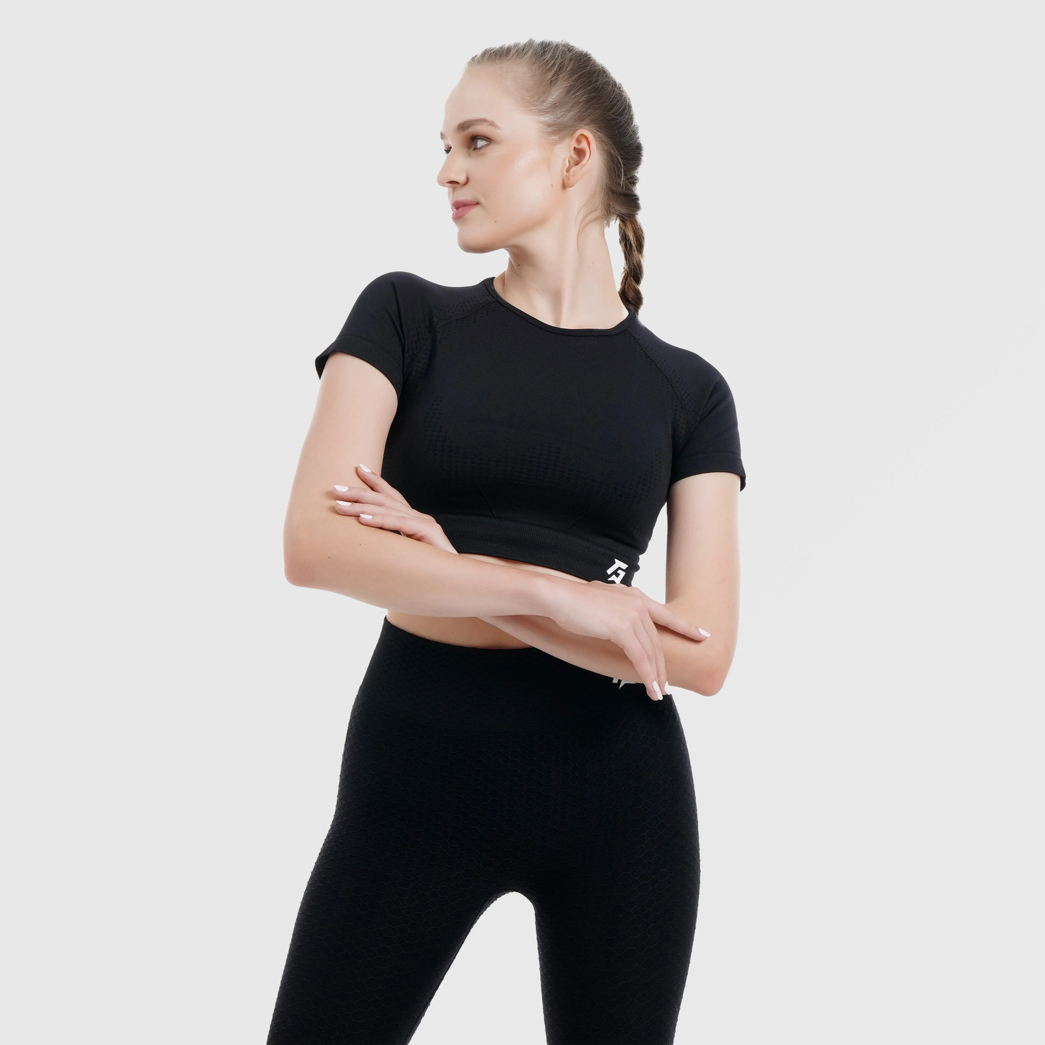 Pace Seamless Crop Tee (Black)