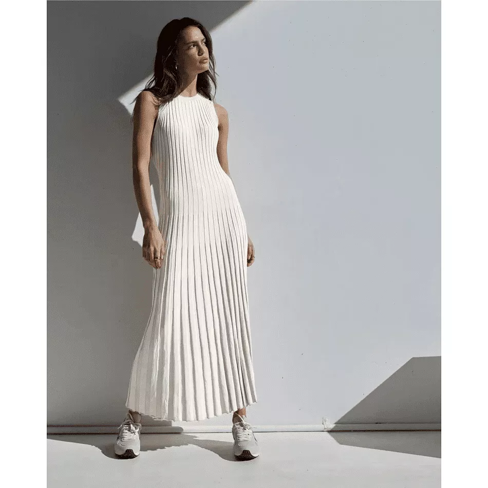 Sleeveless Large Hem Knit Long Dress in Off-White