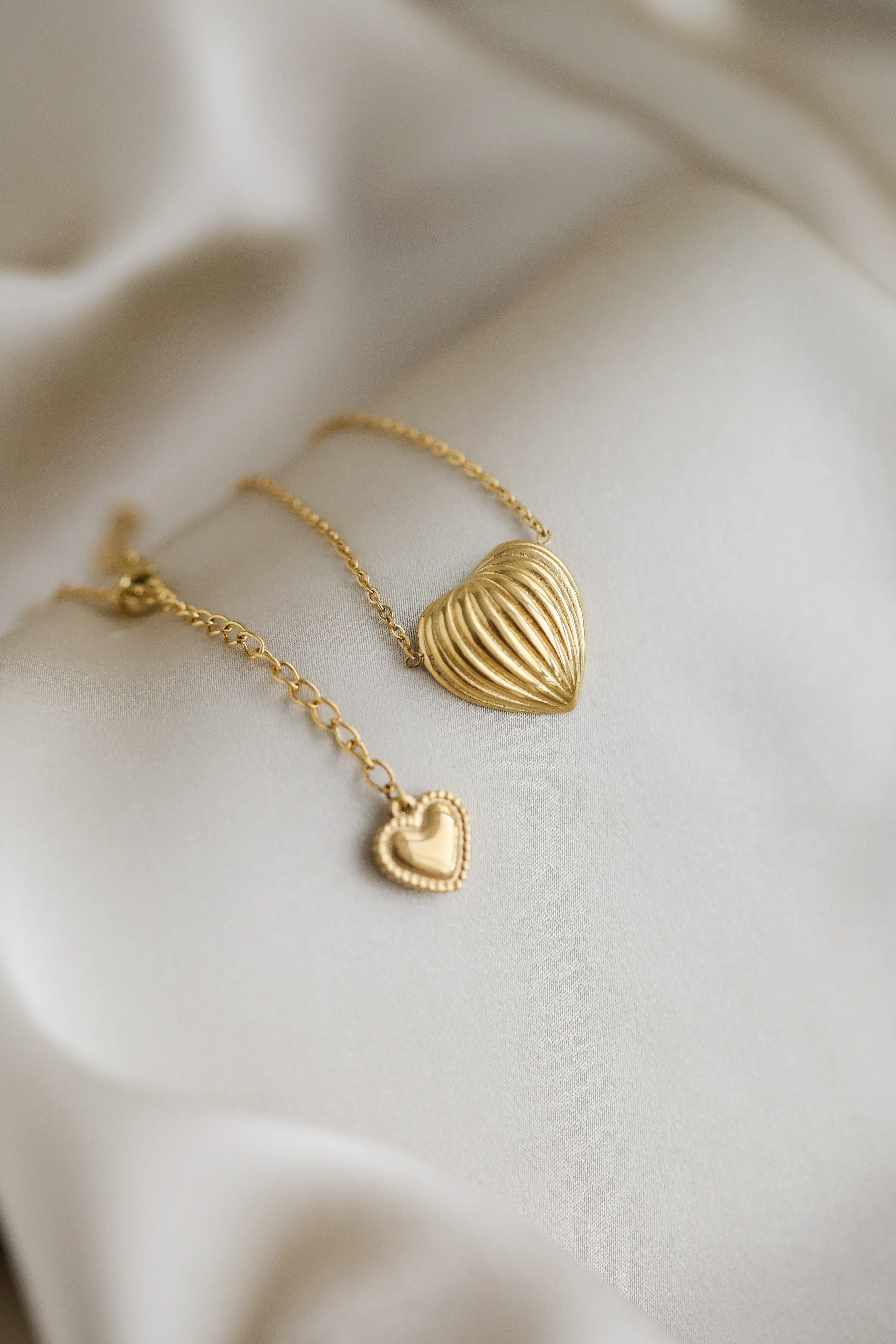 The Heart - Ribbed Pendant Necklace