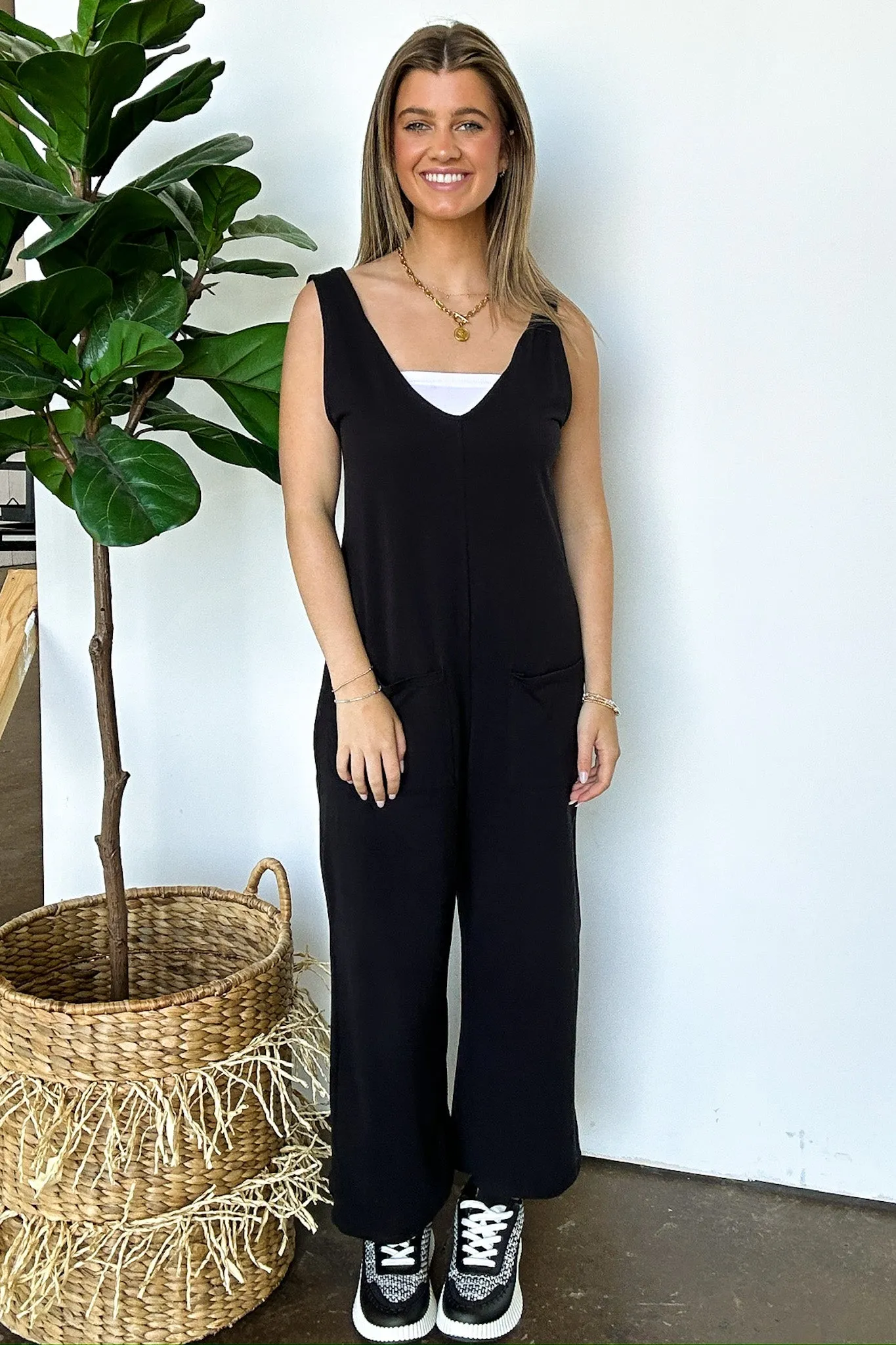 Trendsetting Effect V-Neck Relaxed Jumpsuit