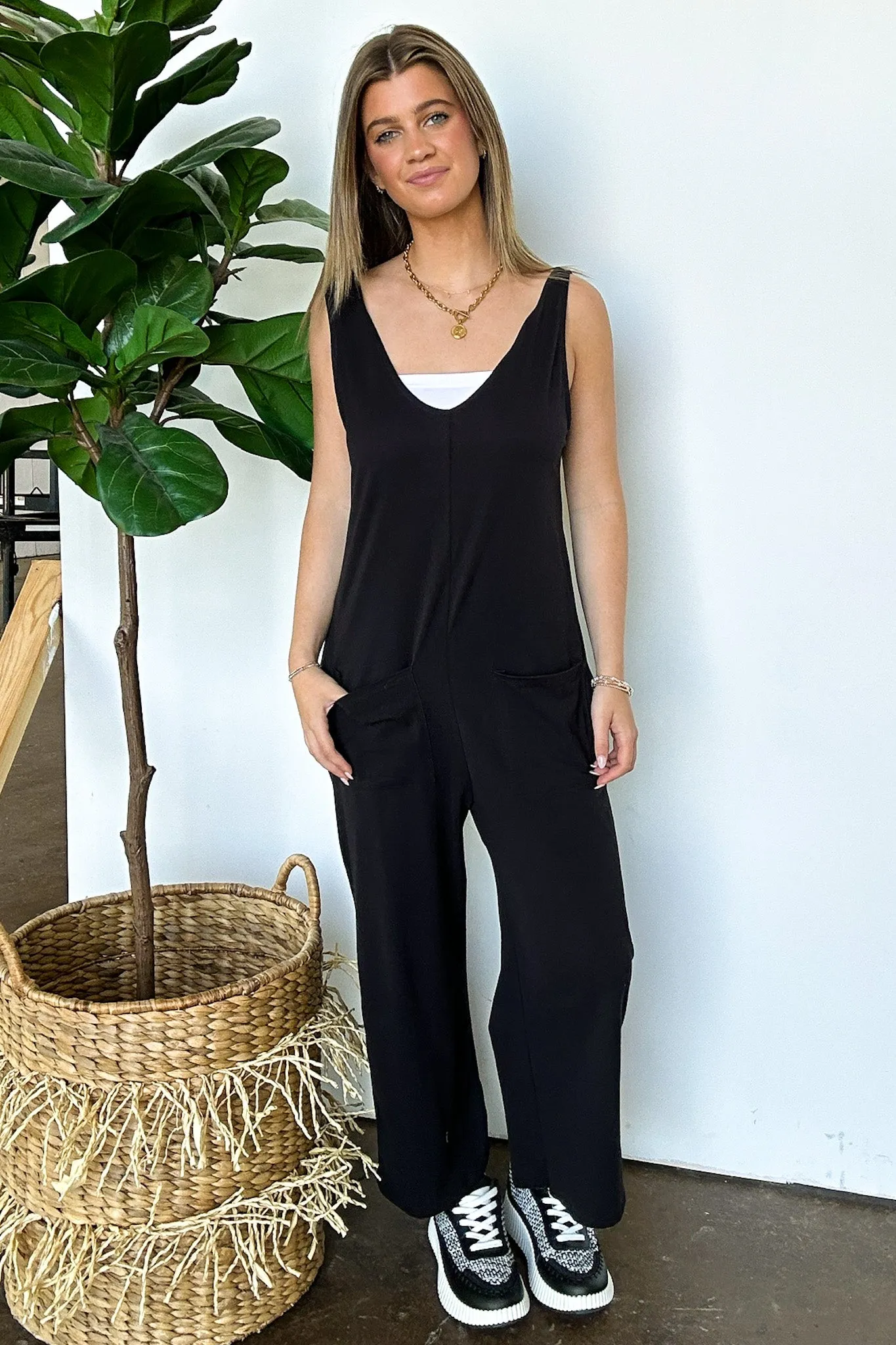 Trendsetting Effect V-Neck Relaxed Jumpsuit